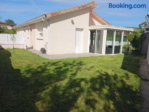 Grande maison plain pied,campagne, proche A7,parking privé, idéal pro et famille nombreuse - Image 1