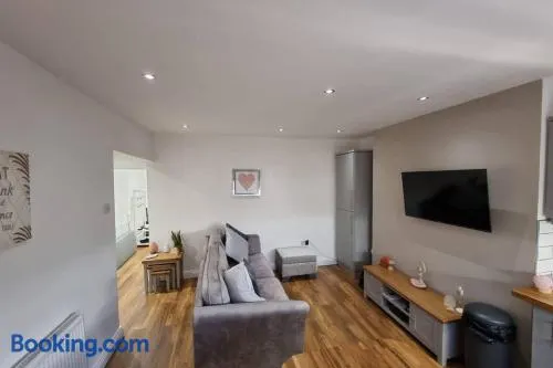 Crystal Cottage - 5 min walk from Holmfirth Town Centre - Image 1