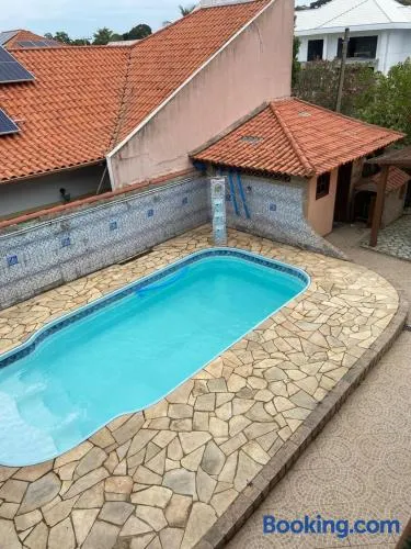 Casa Espaçosa com Piscina, 3 Quartos e Wi-Fi - Image 1