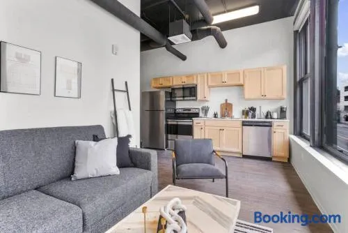 Convenient Downtown Loft WiFi and Elevator - Image 1