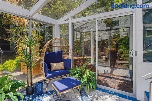 Bella Azul - Charming Home Minutes from Campus home - Image 1