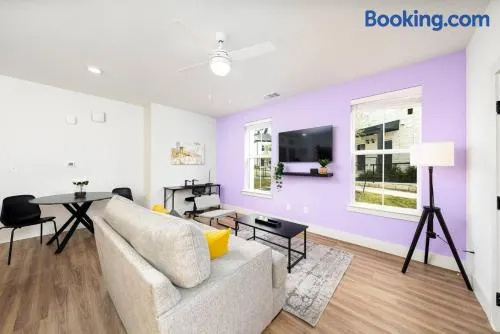 Exclusive 1BR Luxe Haven in Ideal Spot - Image 1