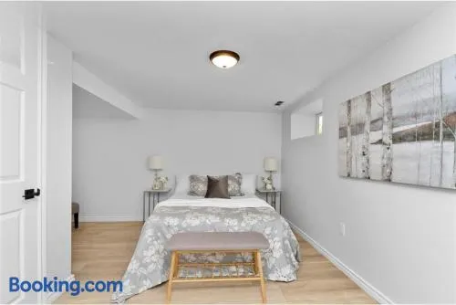 Bright 2 Bedroom Suite - Image 1