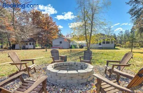 Family-Friendly Cabin Getaway On Castle Rock Lake Space to Relax & Play - Image 1