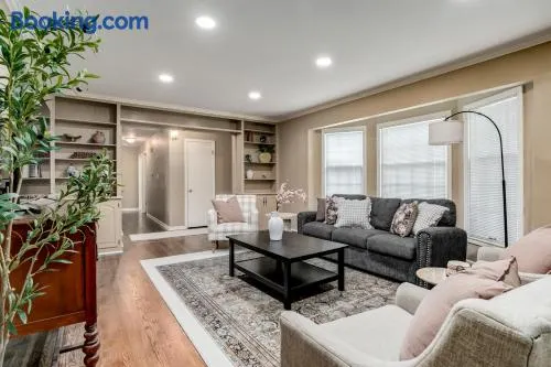 Spacious Overland Park Home Walk to Dining 20 Min to Stadium - Image 1