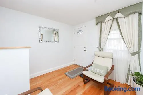 Eastie Roomy 3BR with Easy City and Airport Access - Image 1