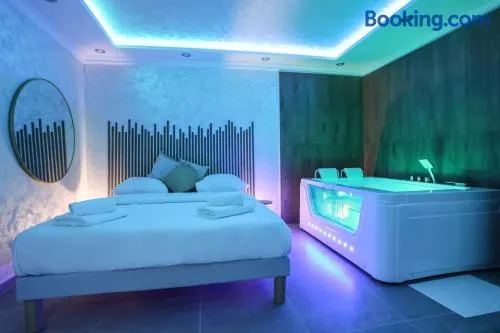 Spa Appartement Jacuzzi Privé Strasbourg - Image 1