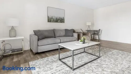 Landing - Modern Apartment with Amazing Amenities (ID7508X96) - Image 1