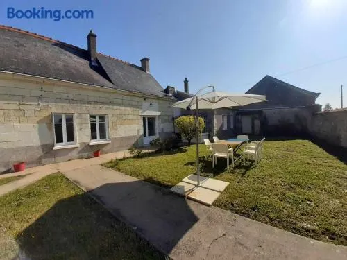 Gîte Rénové en Tuffeau avec Jardin, Animaux Bienvenus - FR-1-381-556 - Image 1