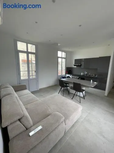 Cosy flat 250m from beach - Image 1