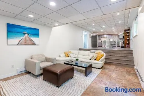 FIFA Ready 3 bedrooms Family Vacation Home in North Van - Image 1