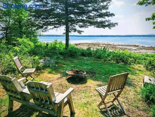 Tideside Beach House - Image 1