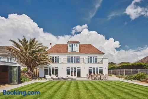 Sun Beach House - Image 1