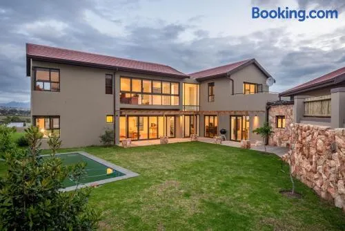 Modern spacious home in heart of Cape Winelands - Image 1
