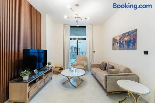 Cosy 2 Bed Apartment in Al Jaddaf - Image 1