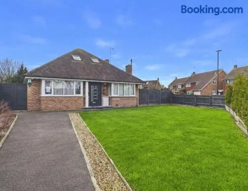 Modern & Cosy Home with Free Parking and Wifi - Image 1