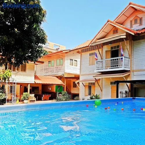 Fab Hostel Bangkok - Image 1
