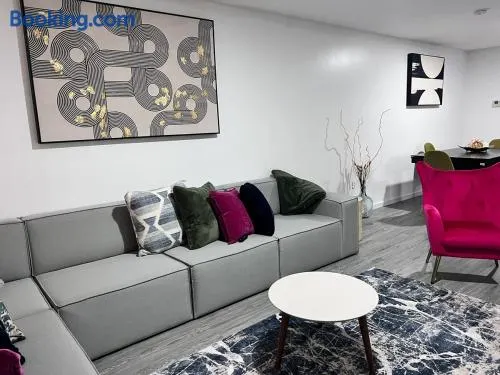 Exquisite Luxury 3KINGs Bed, 2 Bath - Image 1