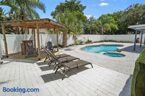 Beautiful house with heated swimming pool & Spa - Image 1