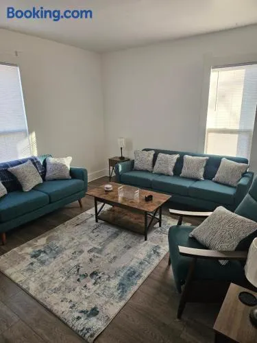 Furnished 2ND FLOOR 2-bedroom Downtown Anderson IN - Image 1