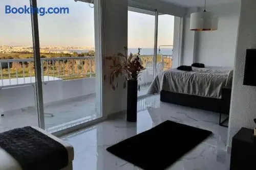 Modern penthouse with sea view - Image 1