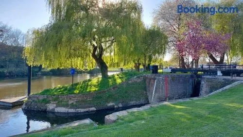 Waters Edge, Town house in Stourport-on-Severn - Image 1