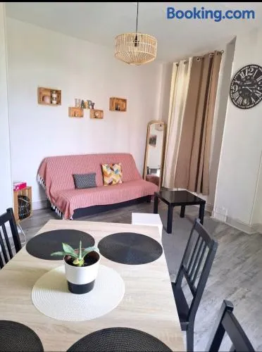 T2 lumineux avec terrasse privée et parking gratuit - Image 1