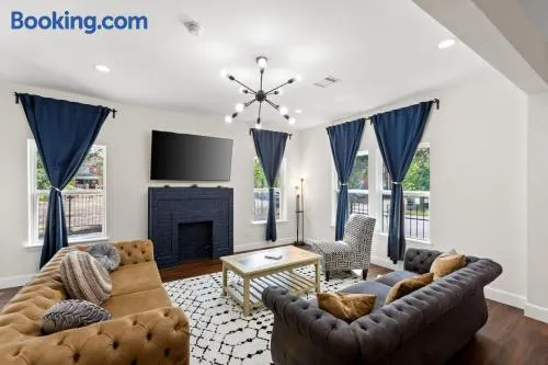 Gated 5BR Duplex with 2 Kitchens Near Med Center & Downtown - Image 1