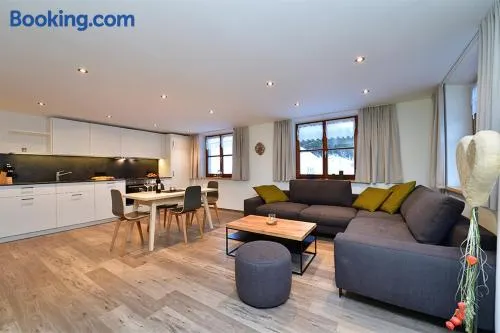 Apartamento vacacional ideal para familias con terraza, jardín y barbacoa | Vista panorámica - Image 1