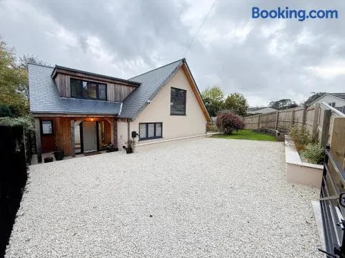 Beautiful 4-Bed Home - Gated Parking with EV Charging - Garden - Image 1