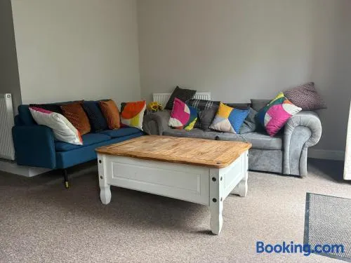 3 Bed Near Hospital Perfect for Families & Workers - Image 1