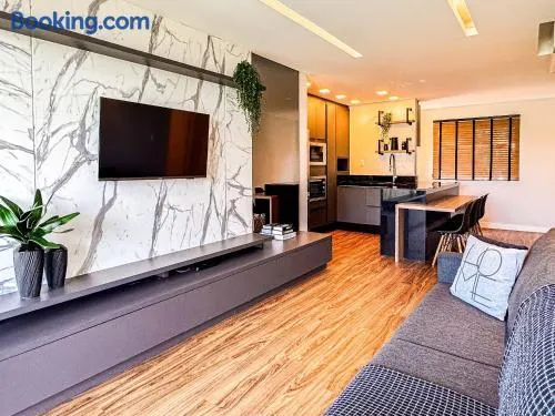 Apartamento com 2 quartos a 5 minutos do centro - Image 1