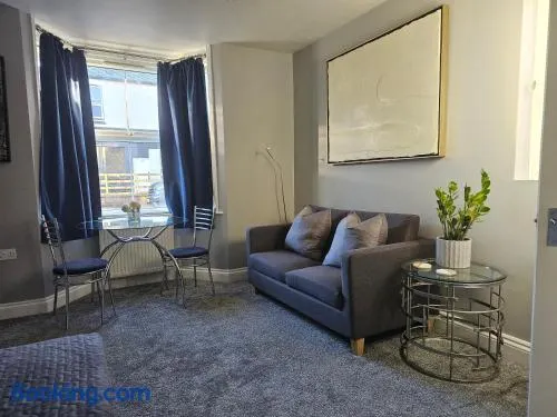 StayZen Apartments - Free Parking & Private Garden Ground Floor Central Woking - Business & Leisure - Image 1