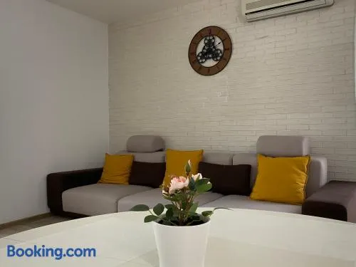 Sunny Deluxe Apartment Cosmopolis - Image 1