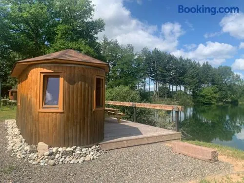 La Feuille - Cabane isolée avec vue sur étang, terrasse privée & pêche - Image 1