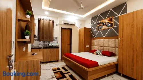 HOTEL WONDER STAYS - For Couples, Students, Faculties, Corporates - Image 1