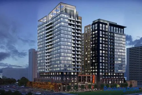 Global Luxury Suites Crystal City - Image 1