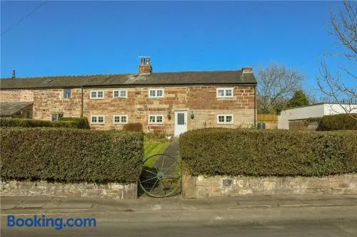 The Old Farmhouse - Sleeps up to 14 - Image 1