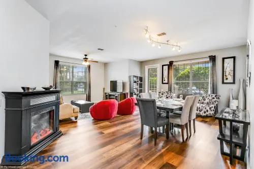 Newly Renovated 1st-Floor Condo at Vista Cay - Image 1