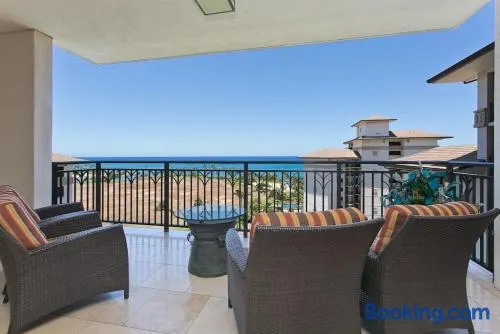 Two Bed, Two Bath 14th Floor Penthouse with Expansive Ocean Views - Image 1