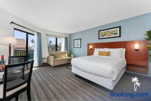 Relaxing Central Condo with Balcony 7 Min to Universal - Image 1