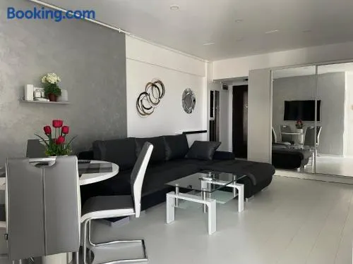 Luxury Westpark 2-Room Apartment Lakeview W5 - Image 1