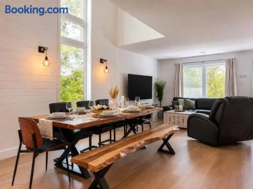 Chic 2-story condo a nature retreat for 6 - Image 1