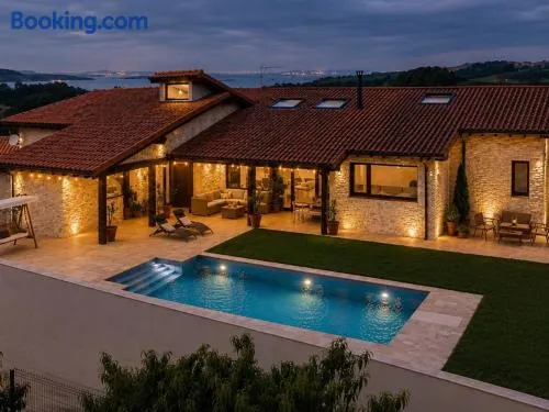 La Carrera, villa moderna con piscina privada en Mogro Cantabria - Image 1