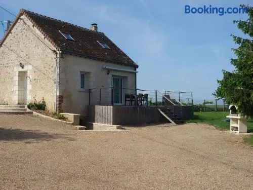 Charmant gîte rural à Houssay, avec terrasse et cheminée - Image 1