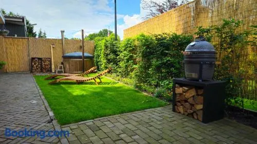Luxe Hottub Huisje Bij het Veen op de rand van het Bargerveen Drenthe - Image 1