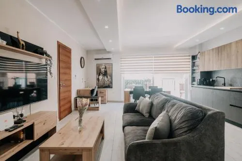 Urban Gem - Stylish Apartment in Msida-Gzira - Image 1