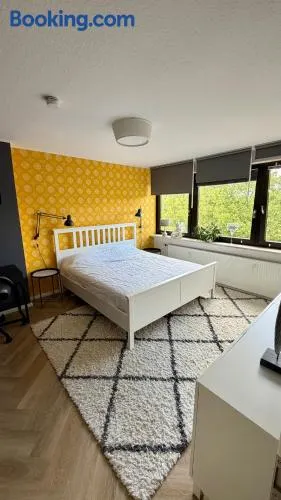 Modernes privates Gästezimmer in Hannover mit eigenem Bad & Terrassen Nutzung in Wohnung - Image 1