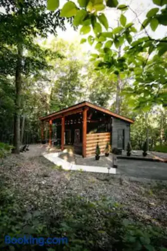 The Hillside Retreat - Cozy container home with Hot tub and Fire pit - Image 1