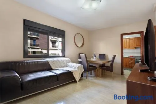 Charmant appartement de vacances entièrement équipé avec internet haut débit | Vue mer | Plage à proximité | Parfait pour le travail à distance - Image 1